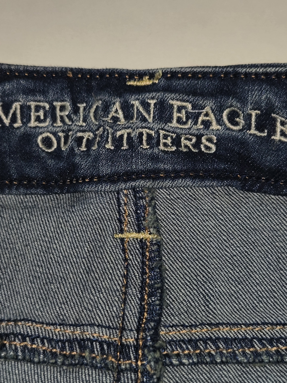 American Eagle Outfitters Medium Wash Whisker Jeans - Blue Womens Size 8 (6) - Picture 7 of 13